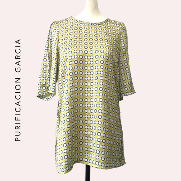 Purificacion Garcia Tops - PURIFICACION GARCIA fine satin top with fabulous print, short sleeves s10